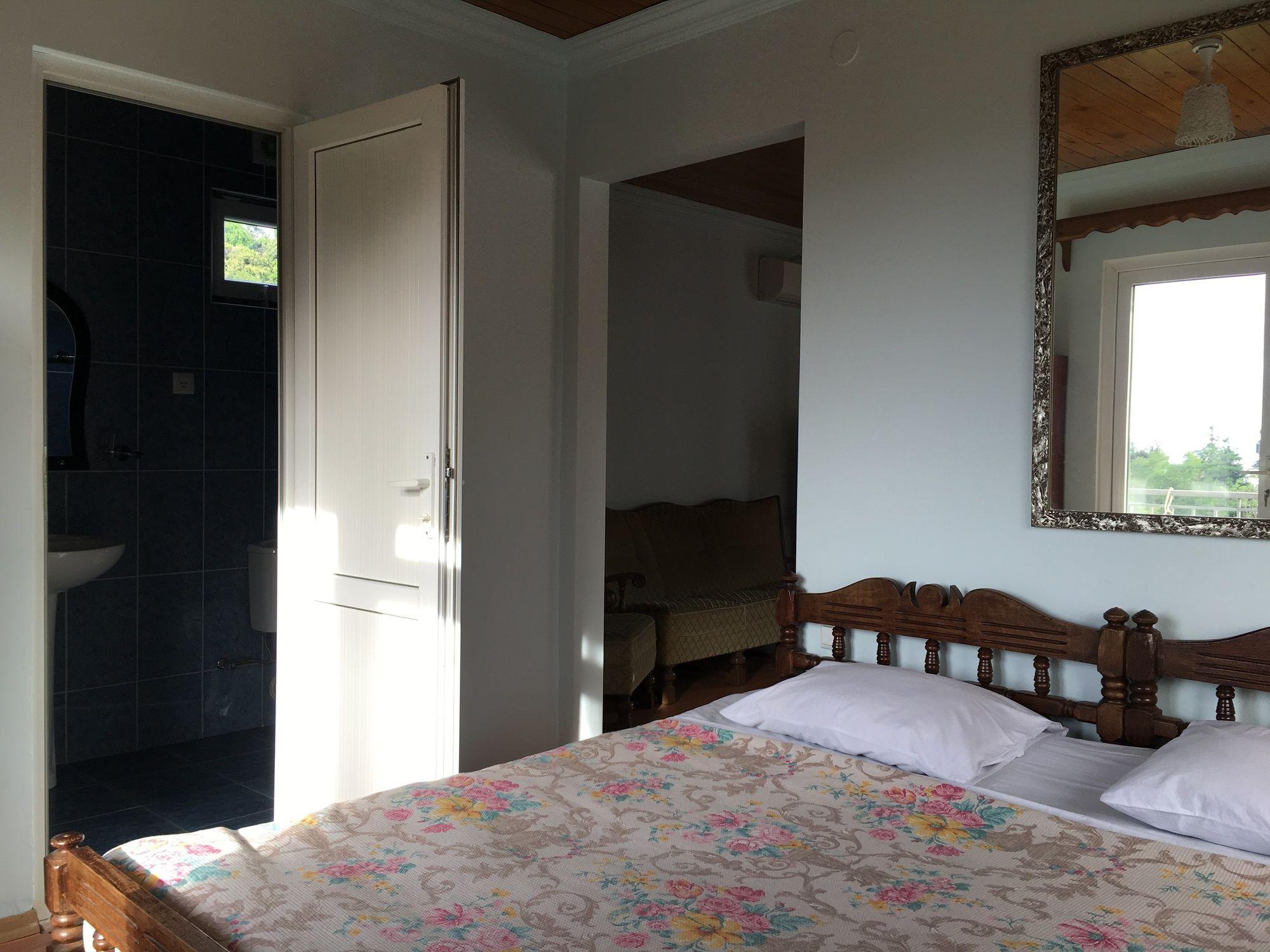 White Guest House Batumi Kültér fotó