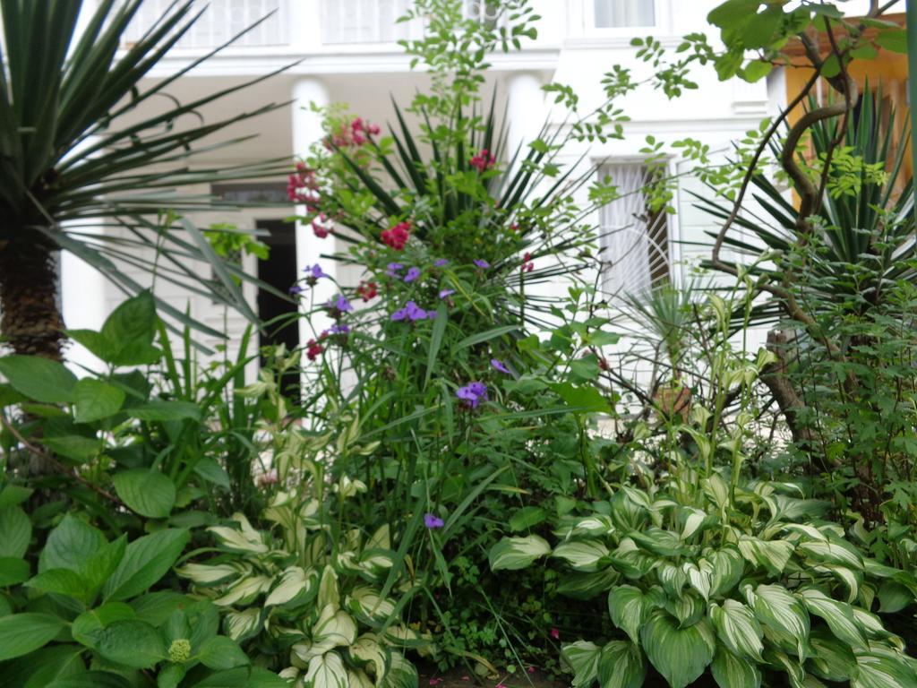 White Guest House Batumi Kültér fotó