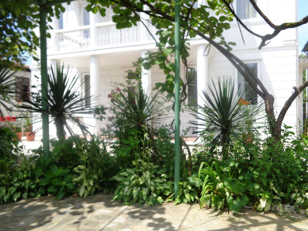 White Guest House Batumi Kültér fotó