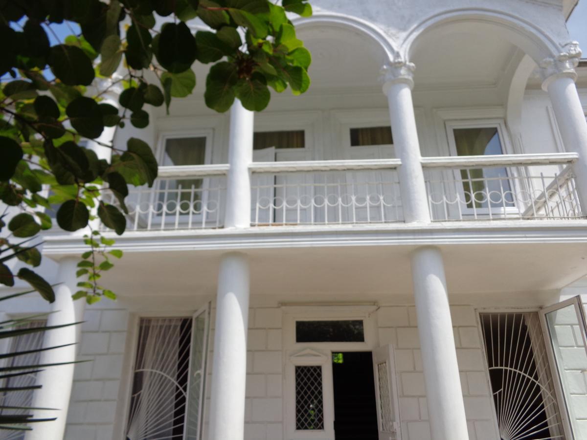 White Guest House Batumi Kültér fotó